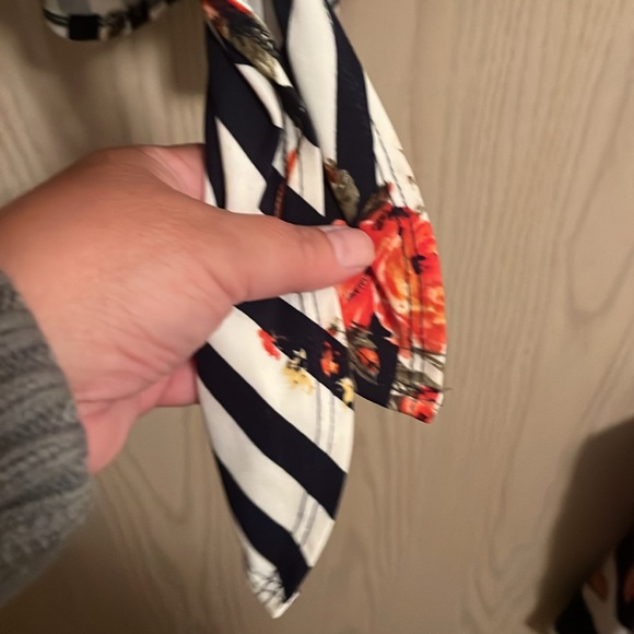 Faith and joy shirt size lrg. Beautiful roses with blue strips attractive - Picture 2 of 6